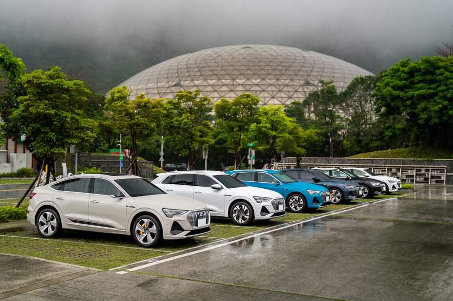 台灣奧迪持續打造電動車友善生態並與理念相同的台泥企業團合作，成為國內首家車廠加入台泥儲能NHΩA.TCC「Earth Helper」永續串聯計畫。 圖／Audi Taiwan提供