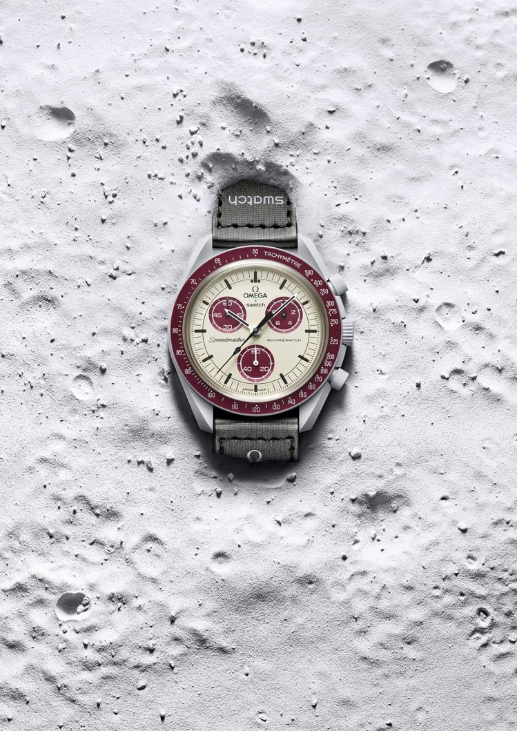 SWATCH BIOCERAMIC MoonSwatch系列腕表，7,900元。圖／SWATCH提供