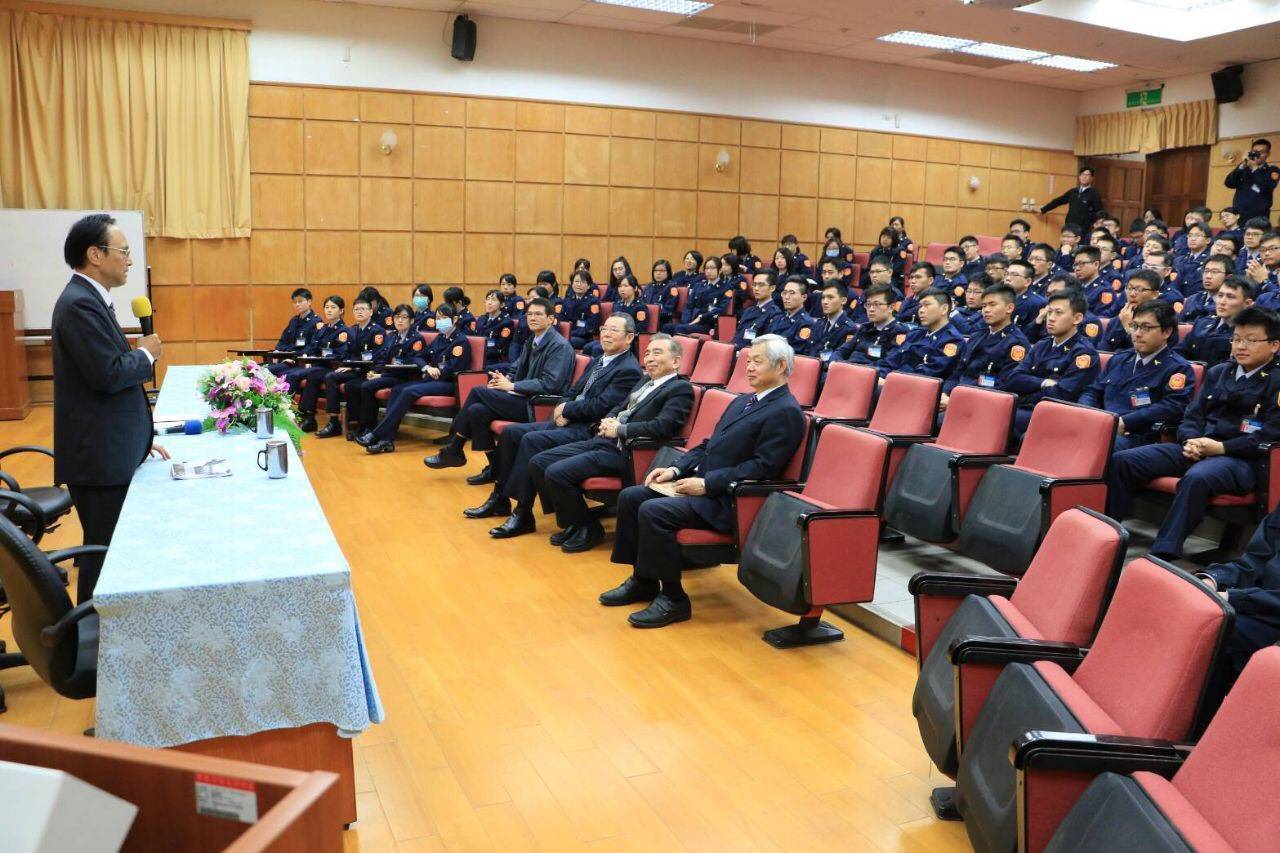 陳俊賢到警察大學向外事警察和國境警察系所學生分享駐外經驗。 圖／陳俊賢提供