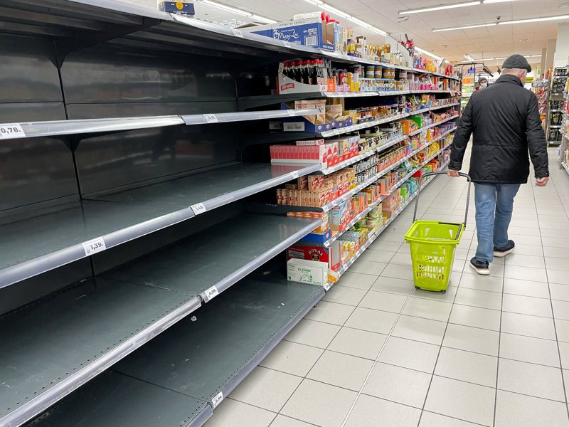 西班牙闹卡车大罢工，造成多处超市食物短缺。路透(photo:UDN)