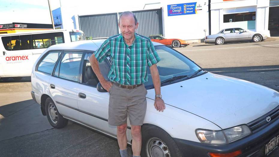 一位居住在紐西蘭的報紙遞送承包商Graeme Hebley與他的Toyota Corolla締造了兩百萬公里的里程。 摘自網路