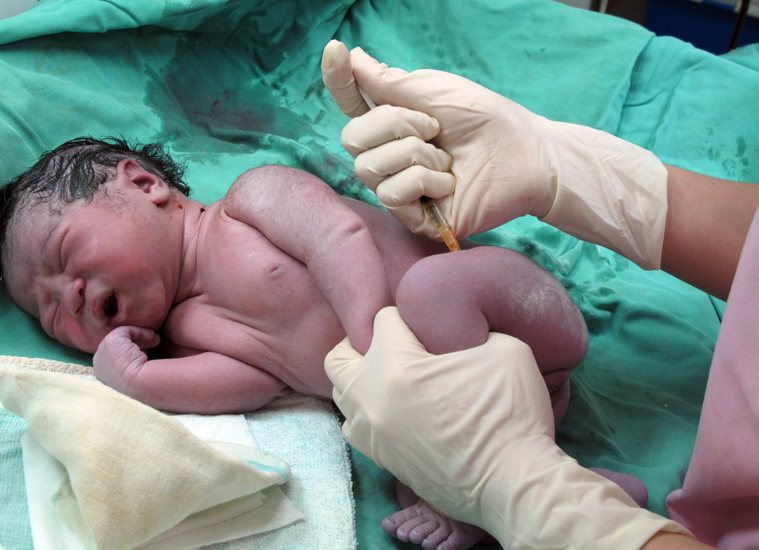 109年我國活產嬰兒出生數為16.2萬人，剖腹產率37.2％，遠高於世界衛生組織...