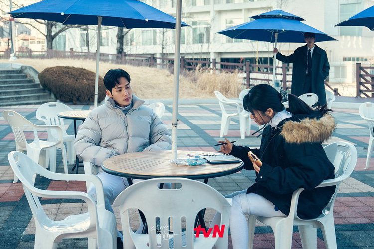 韓國擊劍國手金準鎬客串，推動男女主角感情線。 圖／擷自Instagram/tvn_drama