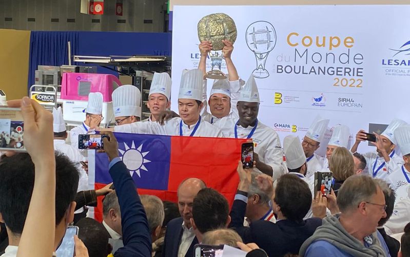 台灣代表隊於2022路易樂斯福世界盃麵包大賽，成功奪下團體冠軍。圖／擷取自Taïwan en France 粉絲頁