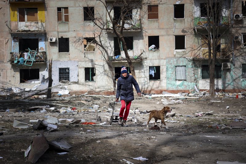 俄罗斯入侵乌克兰以来，已有近一半的乌克兰领土遭炸后受「污染」。 美联社(photo:UDN)