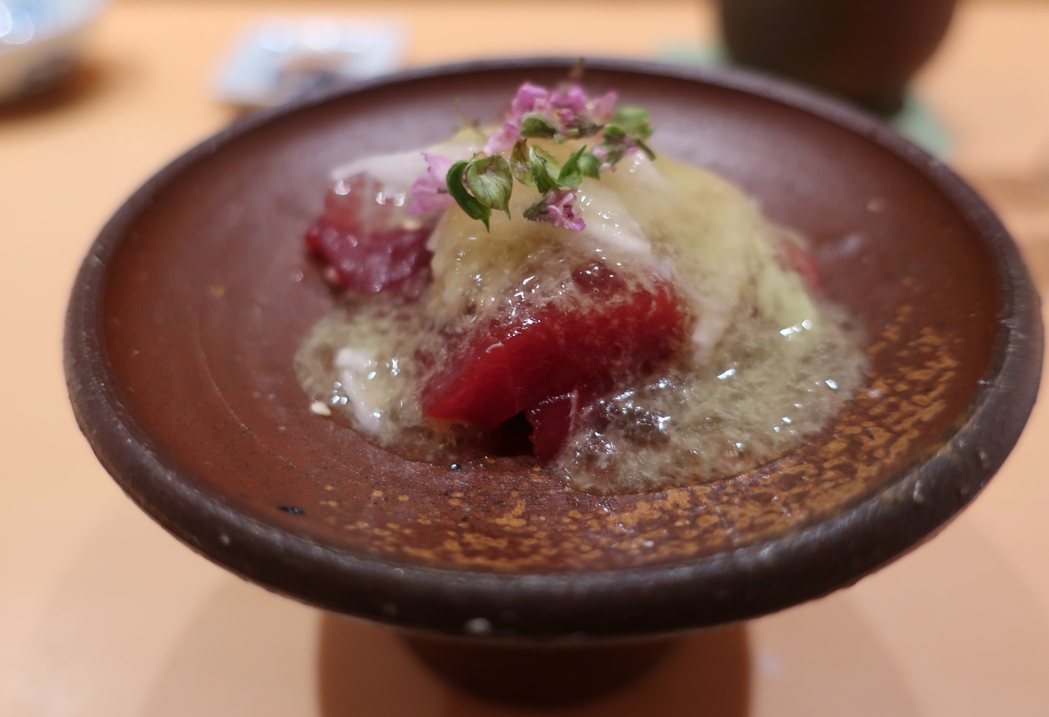 無菜單料理最早多以在食材與呈現形式上需充分保留彈性的餐廳為主力，最為人熟知是日本...
