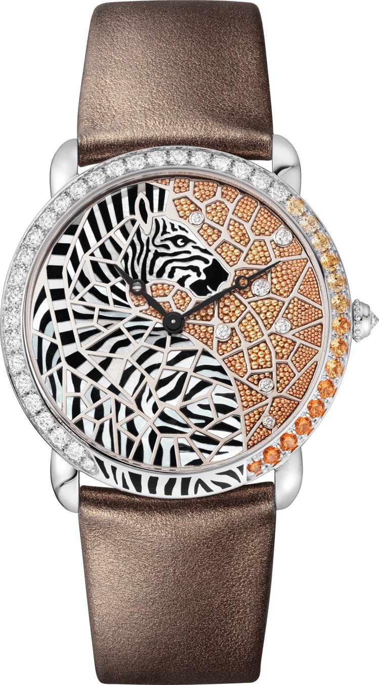 Metier d’art大師工藝系列Ronde Louis Cartier Zebre et Girafe腕錶，分別以細工鑲嵌和金珠工藝勾勒兩種動物的皮毛圖騰。圖／卡地亞提供