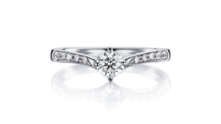 以百合花語「純潔」與「永恆」作為設計靈感的Lilium訂婚鑽戒，鉑金鑲嵌鑽石，價...