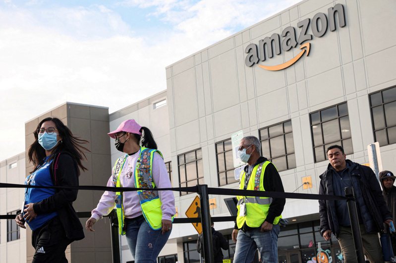 全球电商业巨擘亚马逊（Amazon）在美国纽约市的仓储员工，今天投票成立这家美国第2大民间企业内部首个工会。 路透社(photo:UDN)