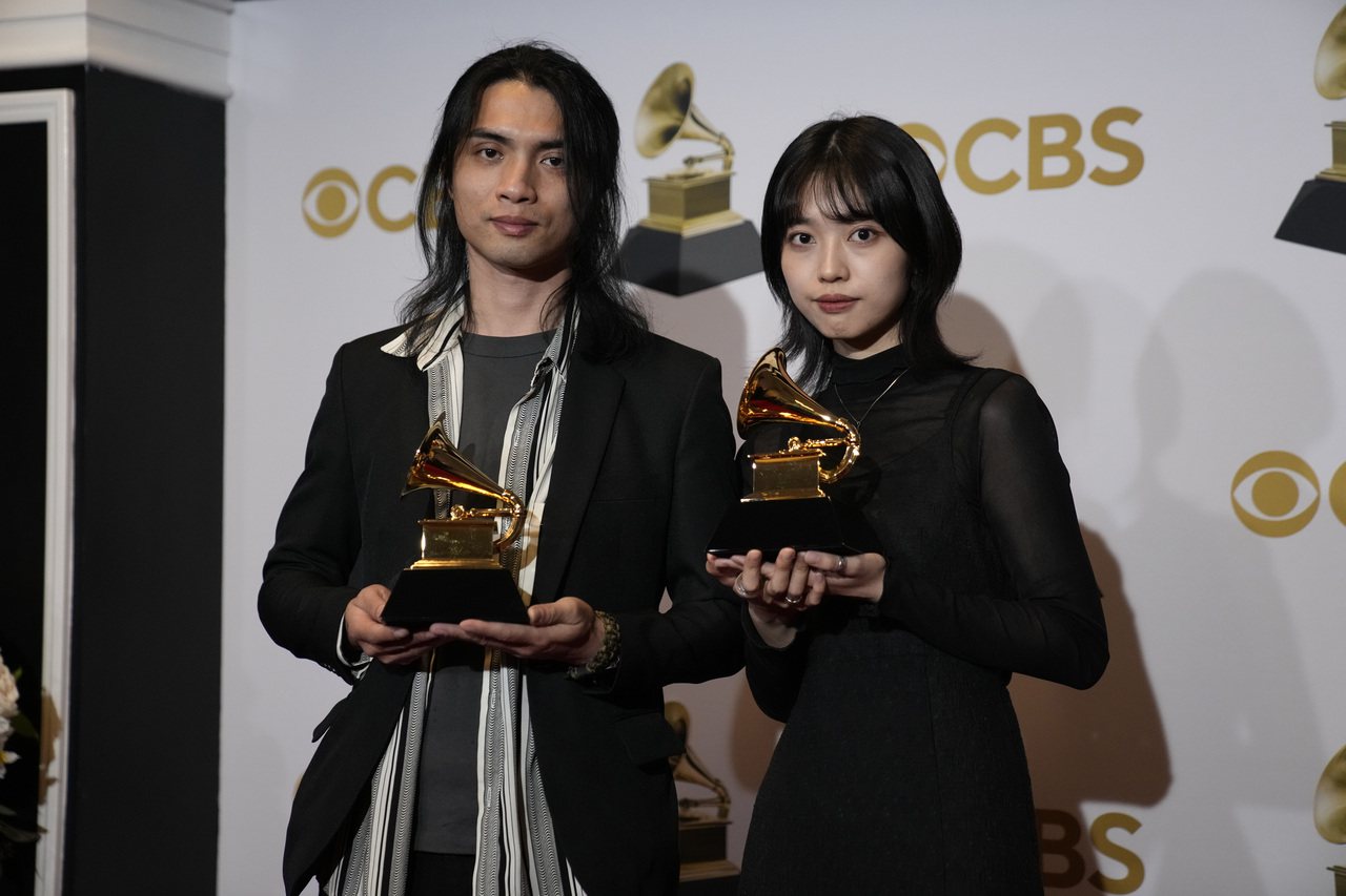 台灣設計師李政瀚、于薇今天獲得美國葛萊美獎的最佳唱片包裝設計獎。圖／美聯社