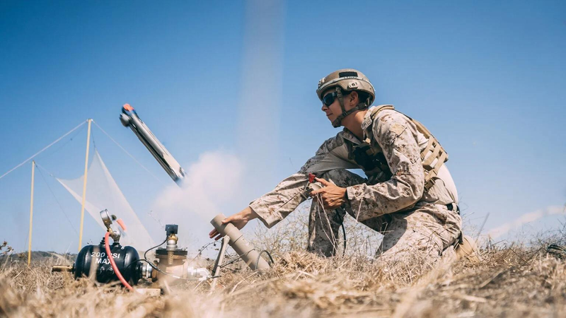 美軍陸戰隊發射彈簧刀無人機。圖／取自美軍陸戰隊網站