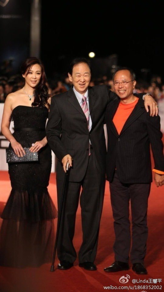 王馨平(女兒)、王羽以及鍾孟宏導演曾一起走金馬紅毯。圖／摘自微博