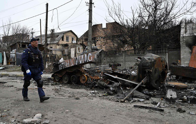 莫斯科否認對烏克蘭平民下手，並表示基輔郊區布查鎮發現的遺體，是西方為抹黑俄羅斯所進行的一場「巨大造假」。法新社