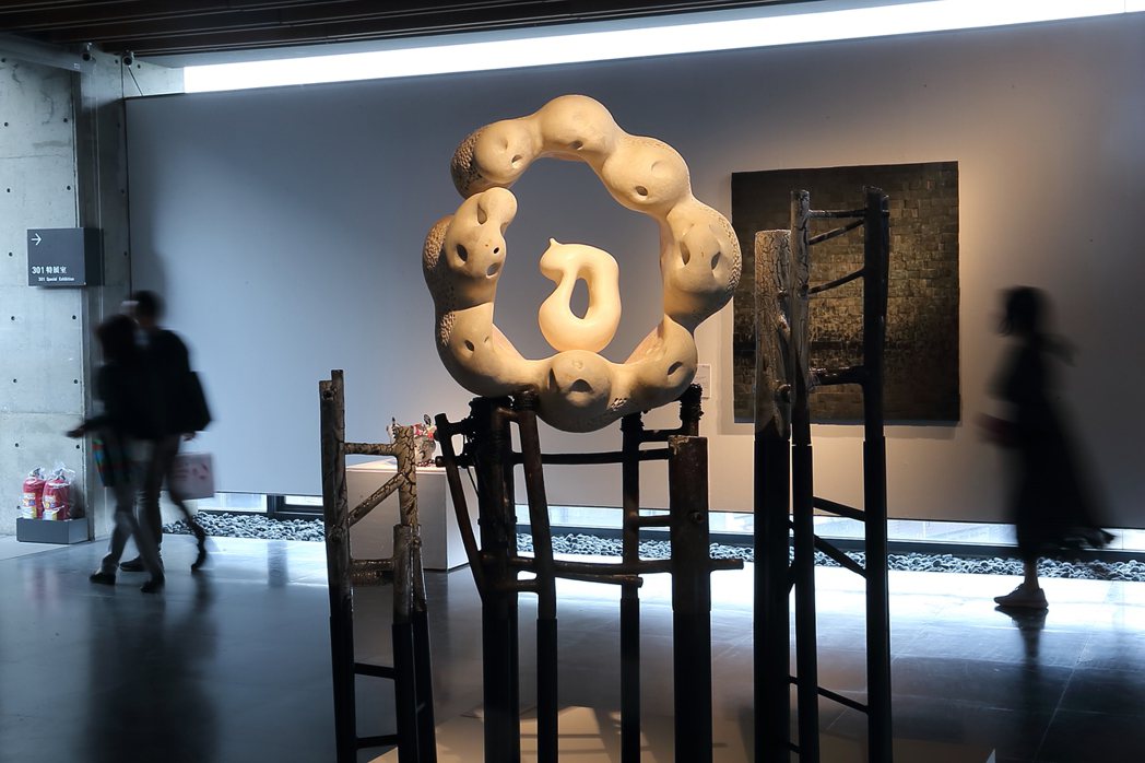 鶯歌陶瓷博物館現展出有台灣陶藝獎的得獎作品。記者陳睿中／攝影