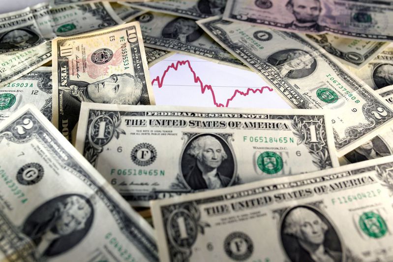 路透报导，美元指数8日盘中攀抵100，为近两年来首见。路透(photo:UDN)
