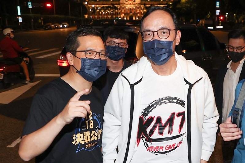 自行宣布參選桃園市長的台北市議員羅智強（左）槓上黨主席朱立倫（右），兩人電話溝通失敗，還傳出「魚死網破」嗆聲羅生門。圖／聯合報系資料照片