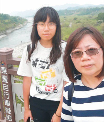 陳俐蓉(左)與母親楊淑姿(右)經常一起小旅行。圖／楊淑姿提供