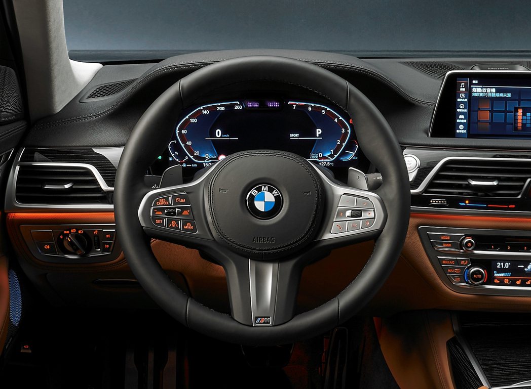 全新BMW 740i與740Li M Sport層峰旗艦版更配備了M多功能真皮方...