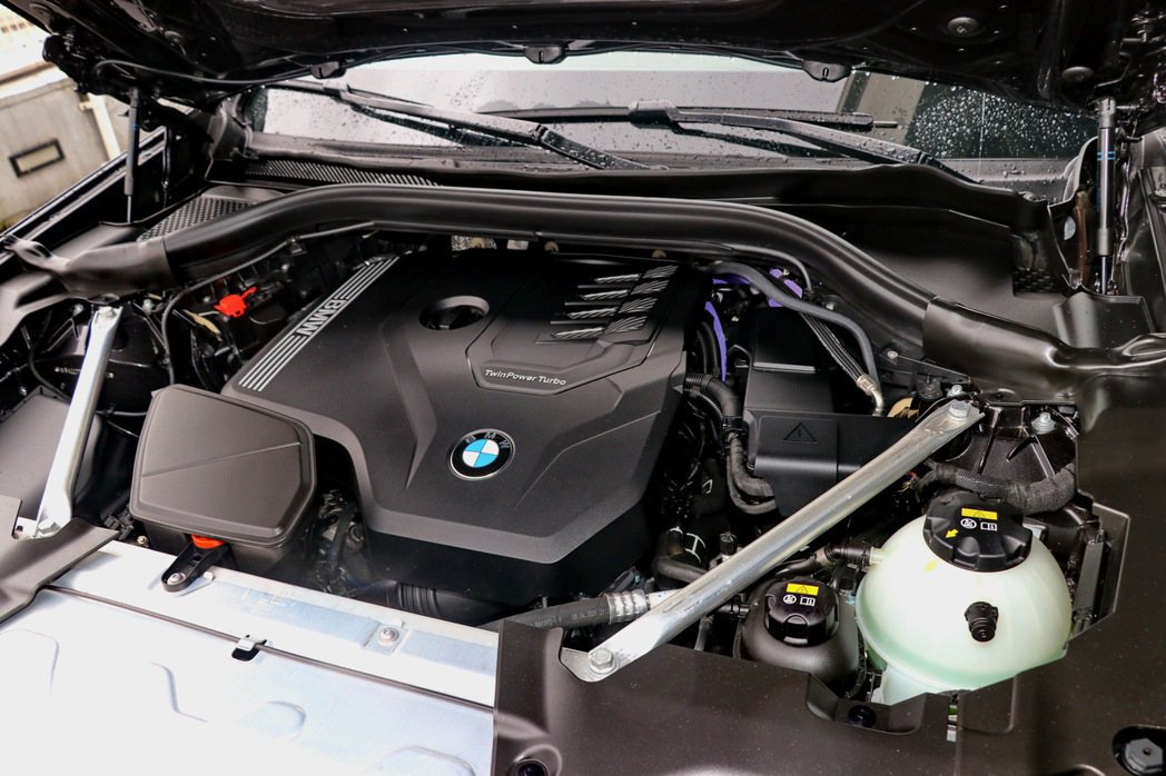 X3 xDrive30i M Sport搭載BMW TwinPower直列四汽缸...