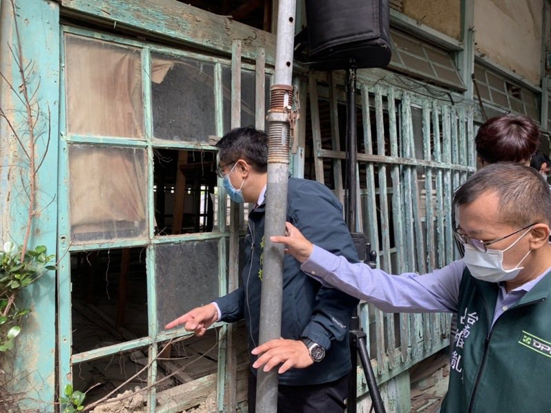 原台南刑務所木造宿舍建築群毀損嚴重。台南市長黃偉哲說搶救古蹟是和時間在賽跑。記者吳淑玲／攝影