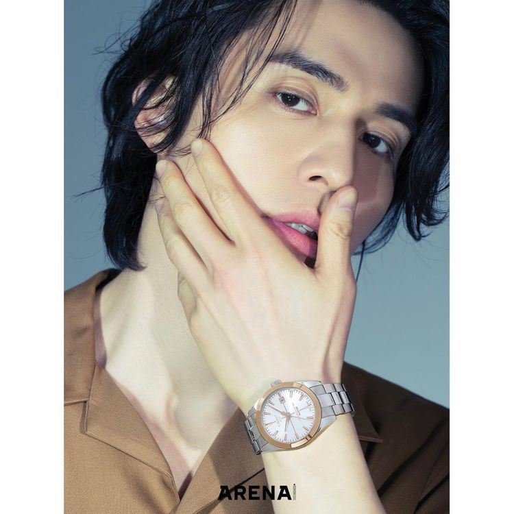李棟旭以天梭表韓國品牌大使身份，再度登上韓國《ARENA》雜誌。圖／摘自instagram