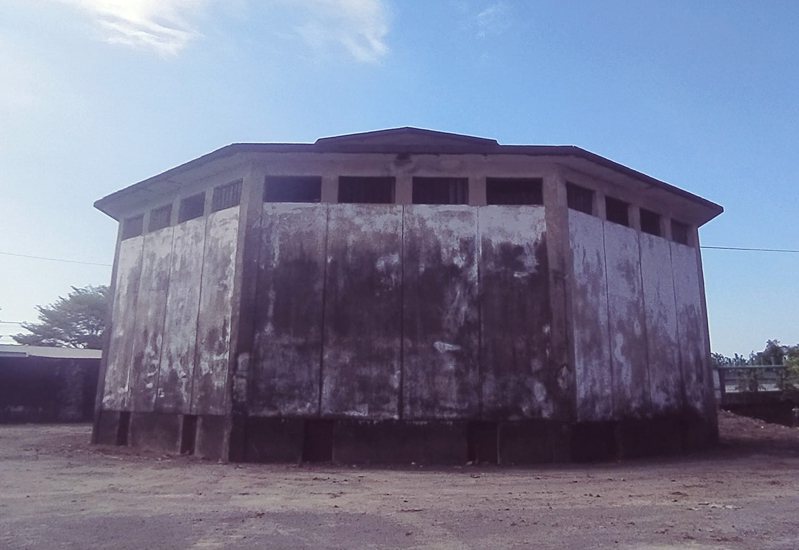 台南後壁農會「八角倉庫」塵封數十年近日重見天日，農會打算活化，讓老建物呈現更多在地故事。圖／後壁農會提供