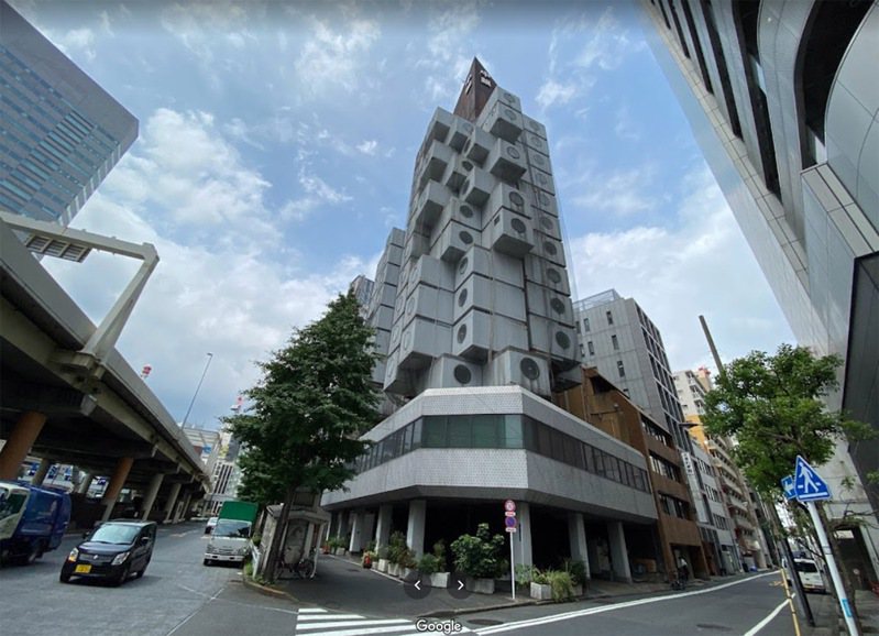 日本東京都銀座的集合住宅「中銀膠囊大樓」。 圖／google街景圖