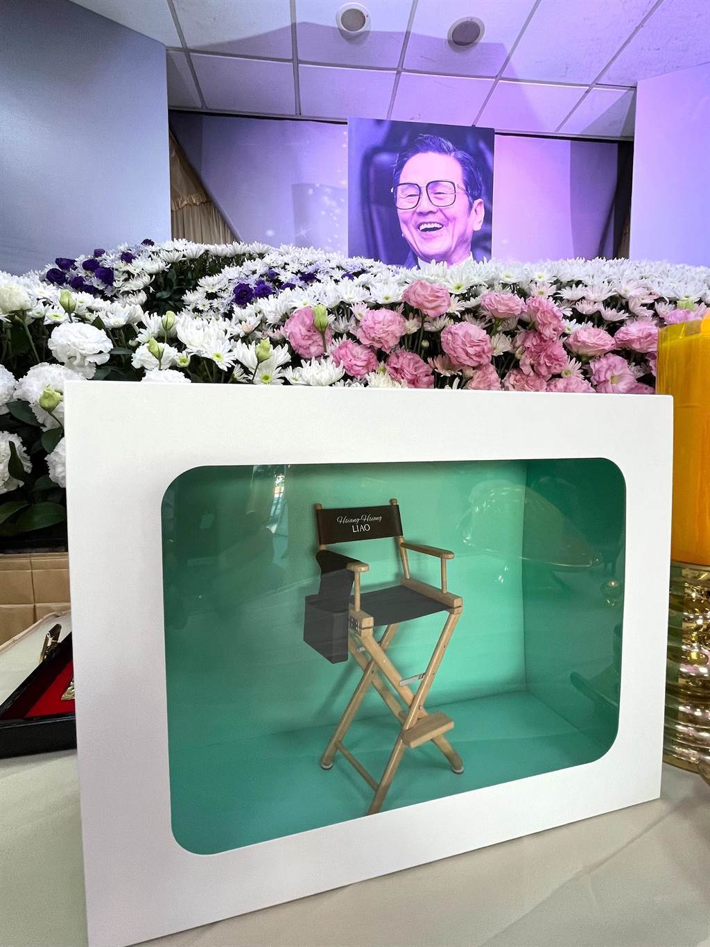 廖祥雄告別式上擺了導演椅。圖／中華民國電影攝影協會提供