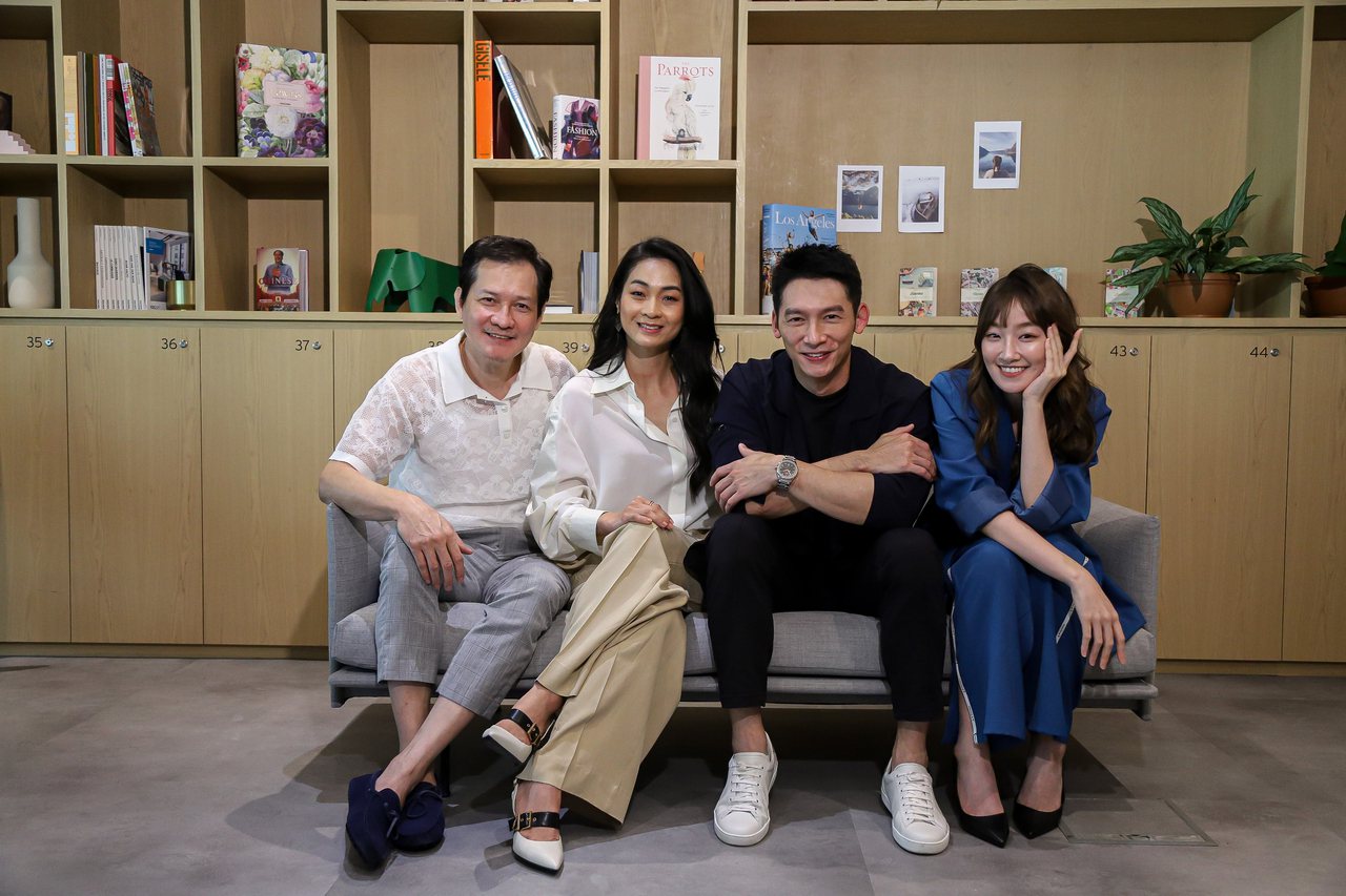 李京恬、温昇豪、陳雪甄、宏榮在新加坡合作拍攝「深網」。圖／CJ ENM HK提供
