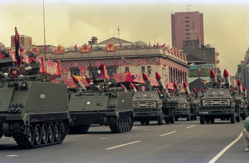 1988年國慶閱兵典禮的預校儀式，壓軸的43輛M48-A3型戰車營及飛彈砲兵群和防空飛彈營，展示天弓飛彈、鷹式飛彈、力士飛彈等。圖／聯合報系資料照片