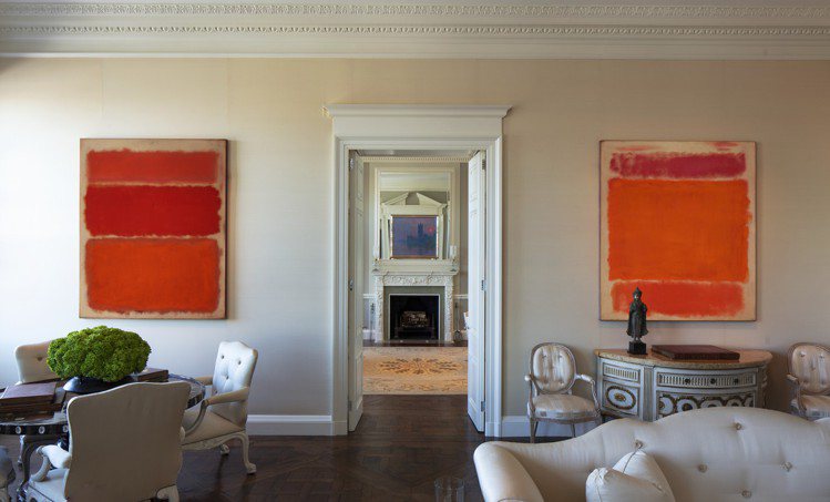 安妮巴斯的紐約宅第室一隅，（由左至右）為Rothko作品「Untitled（Sh...