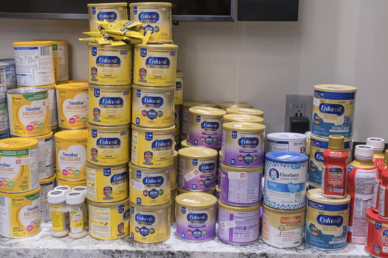 美国婴儿奶粉短缺，导致零售商祭出限购措施。美联社(photo:UDN)