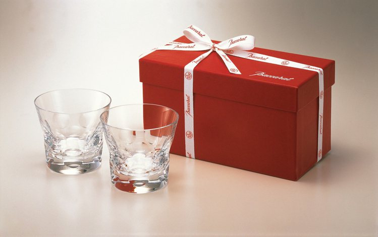 Baccarat BELUGA酒杯對杯禮盒。圖／Baccarat提供