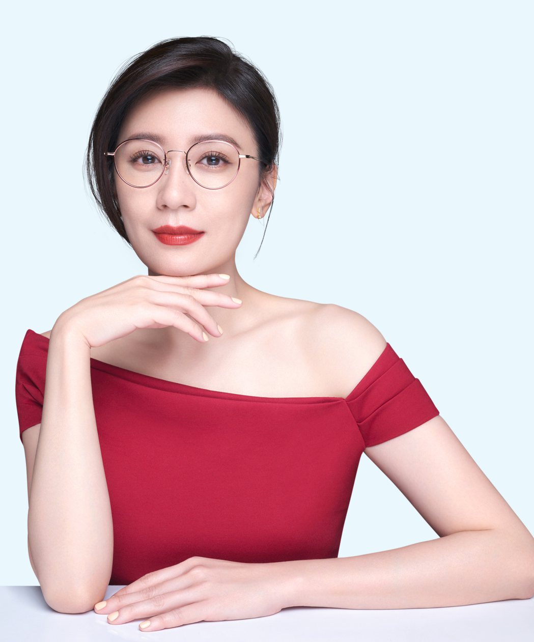賈靜雯接下眼鏡品牌代言，招認有「老花」。圖／寶島眼鏡提供