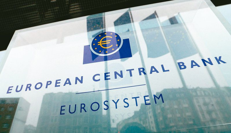 歐洲央行（ECB）14日承諾將提前結束資產購買計畫，之後逐步升息，保留下半年升息的可能性。（路透）