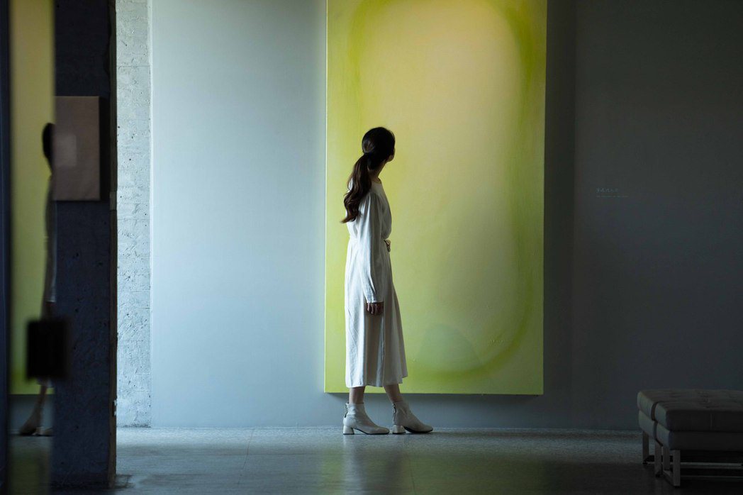 邵雅曼，《夢境的入口》，2021，壓克力顏料、畫布，236x118cm。 圖／永...