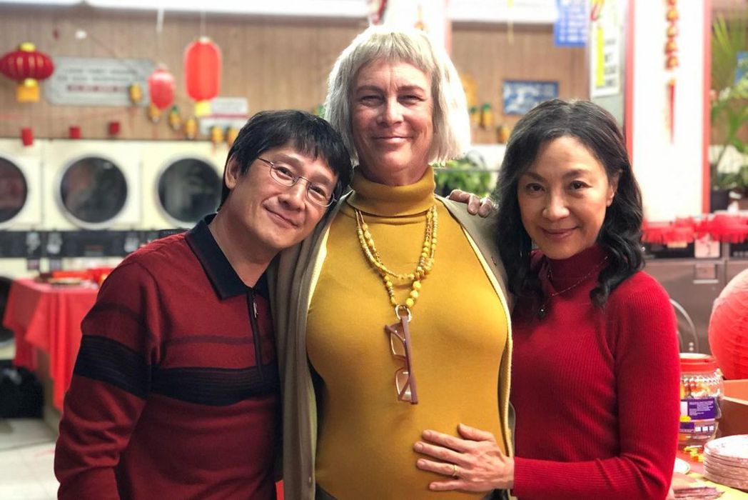 關繼威（左起）、潔美李寇蒂斯與楊紫瓊在「媽的多重宇宙」合作愉快。圖／摘自IG