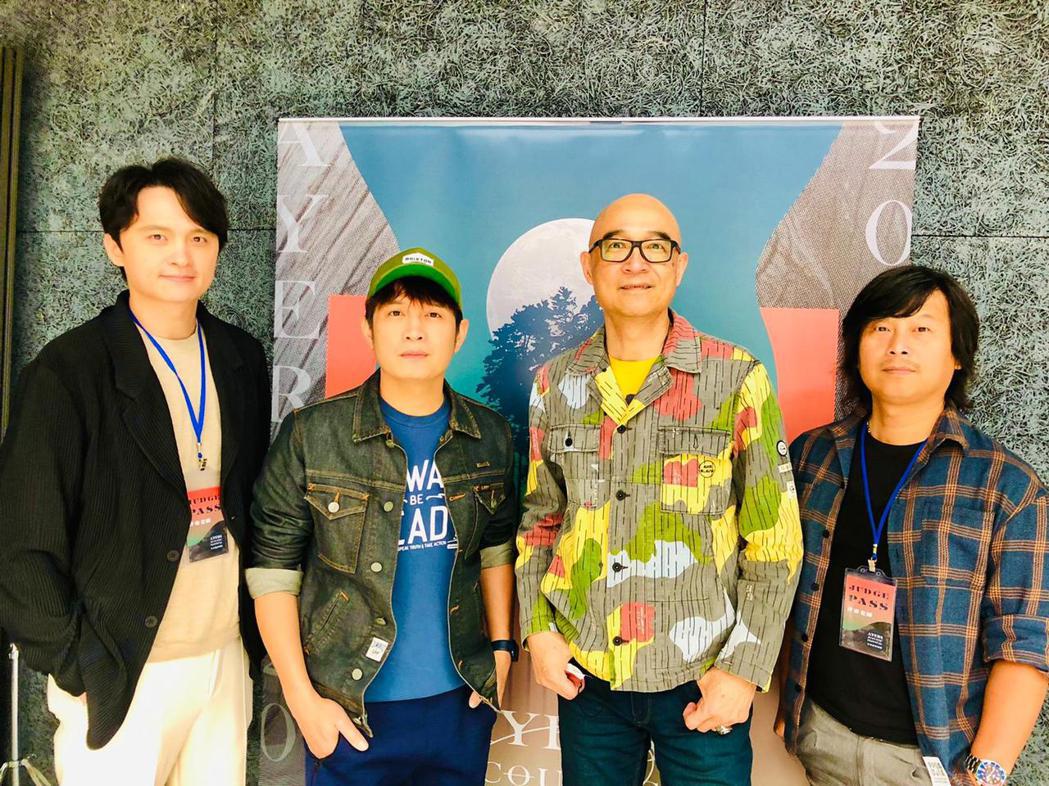 陳建瑋（左起）、羅文裕、王治平和四分衛團長虎神今為「Ayers 木吉他音樂祭」擔任評審。圖／翰森娛樂提供