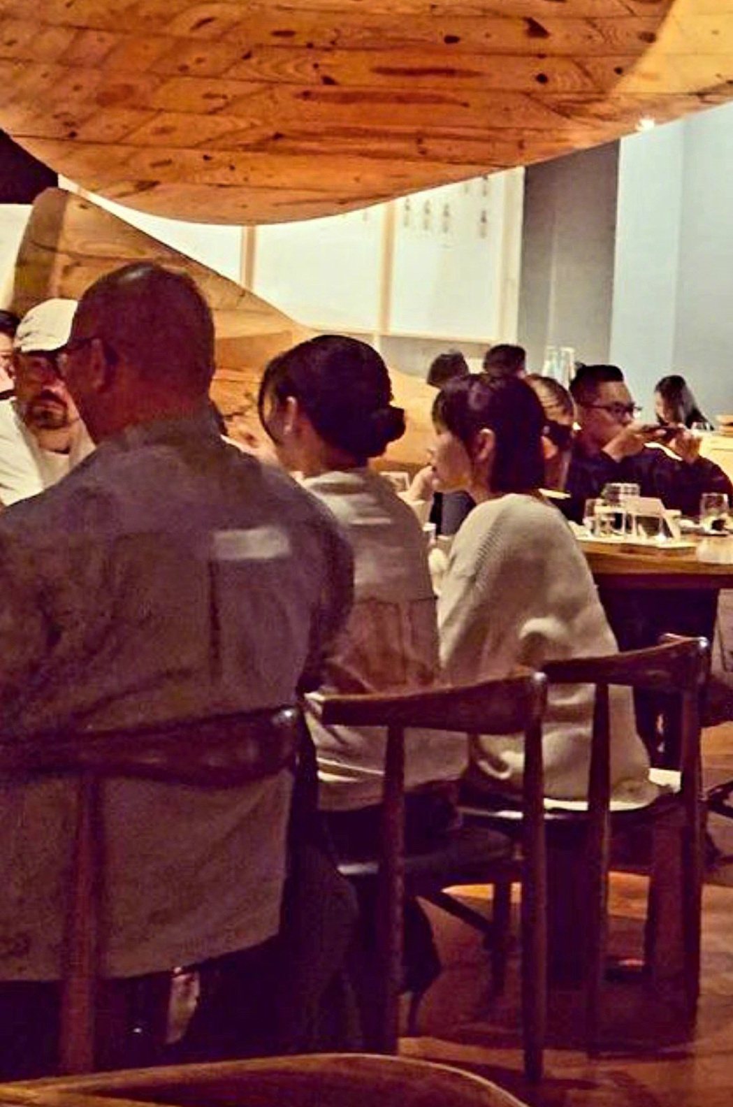 大S與具俊曄在餐廳用餐被網友拍到。 圖／擷自微博