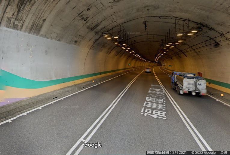 朱男開車行經國道3號基隆隧道，被警方舉發時速133公里，超速43公里罰5000。...