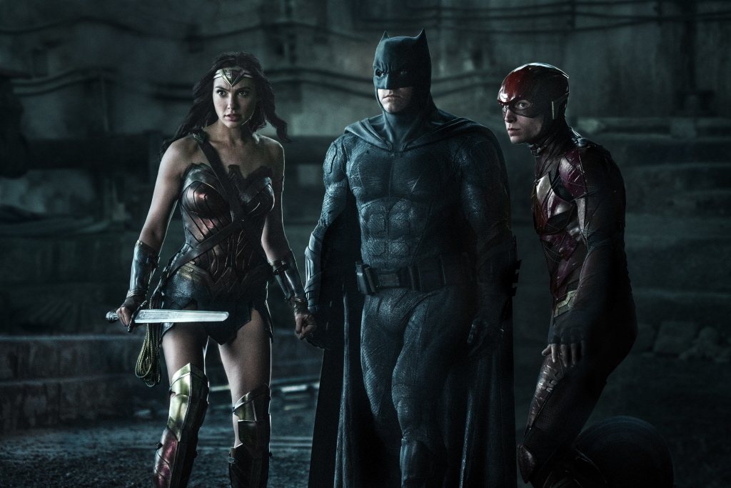 「正義聯盟」蝙蝠俠（中）和神力女超人（左）、閃電俠都是重要成員。圖／摘自imdb