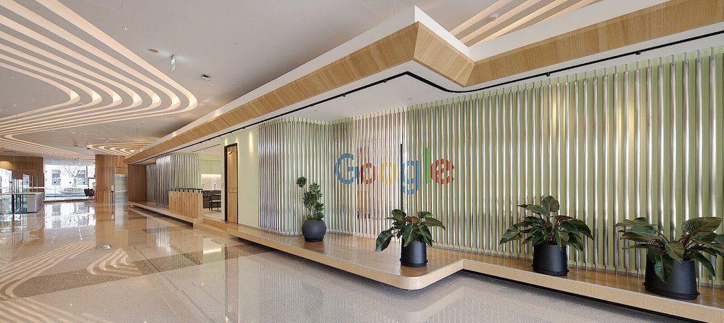 Google利用智慧科技融入板橋TPKD大樓辦公室，可以自動調配燈光、空調等設備...