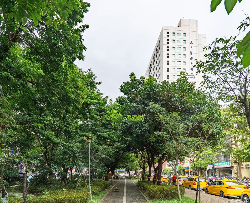 市中心綠地難尋，臨綠園道、公園的產品特別稀有。