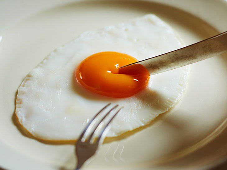 完美的半熟太陽蛋，搭配任何主食都很合適。圖擷取自食楽WEB