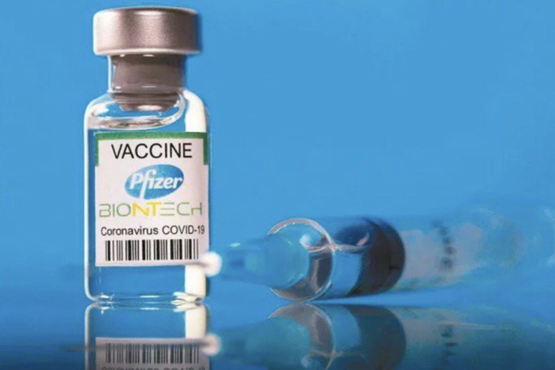 歐美日等多國都已核准BNT疫苗使用在5到11歲的兒童。衛福部長陳時中今天透露卡關原因，是因為「BNT本身沒有兒童疫苗，所以必須向輝瑞採購」。路透