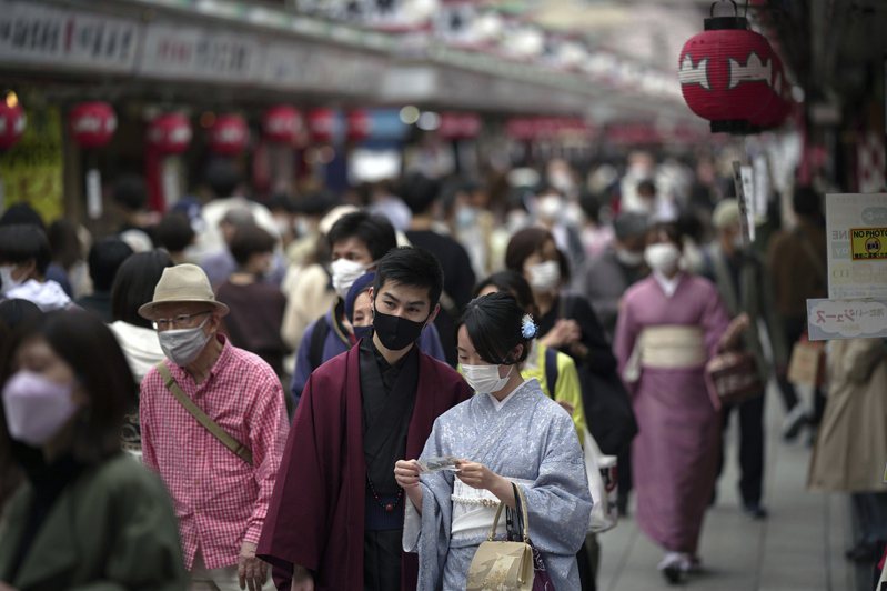 日本政府昨日宣布，自6月10日起放寬邊境檢疫管制措施，部分國家組團入境可享免隔離、免篩檢待遇，圖為日本東京一景。（美聯社）
