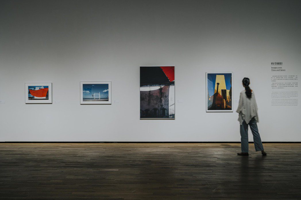 《照化入鏡：柯錫杰心世界》大型個展透過氛圍四大子題，涵蓋各時期攝影作品與創作樣貌...