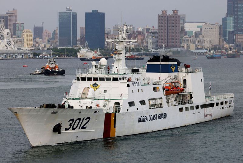 4月16日，韓國3012號海巡艦離開高雄港。圖／讀者周民孝提供