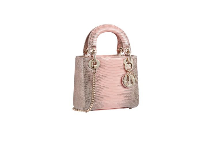 Lady Dior mini漸層櫻花粉蜥蜴皮鍊帶提包，26萬元。圖／Dior提供
