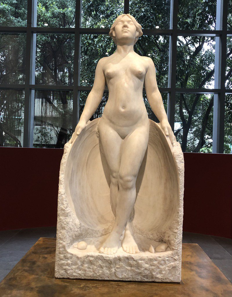 「甘露水」是黃土水1921年在日本完成作品，入選第三回帝國美術展覽會（帝展），現在北師美術館展出，連月來吸引參觀人潮。記者何定照／攝影